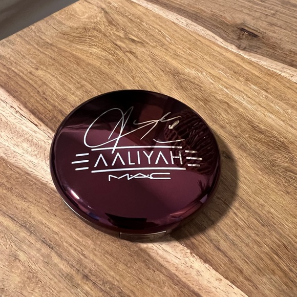 MAC x Aaliyah Baby Girl bronzing Powder - Picture 5 of 6